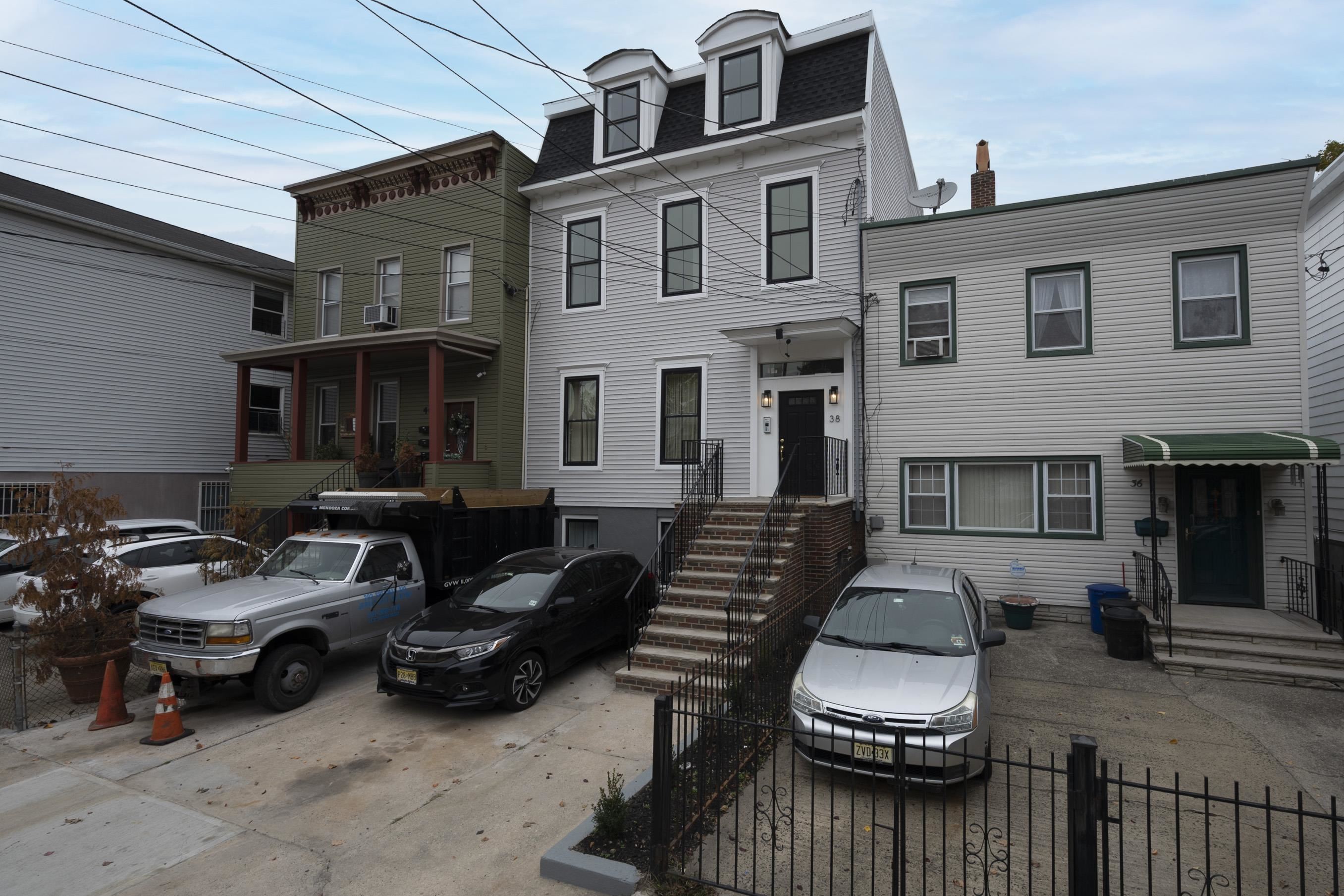 38 JEFFERSON AVE Unit: 3