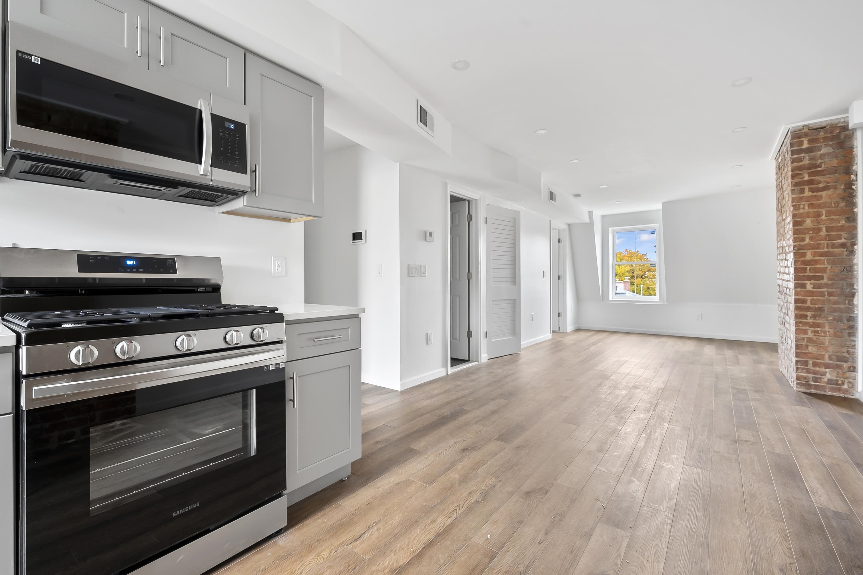 38 JEFFERSON AVE Unit: 3