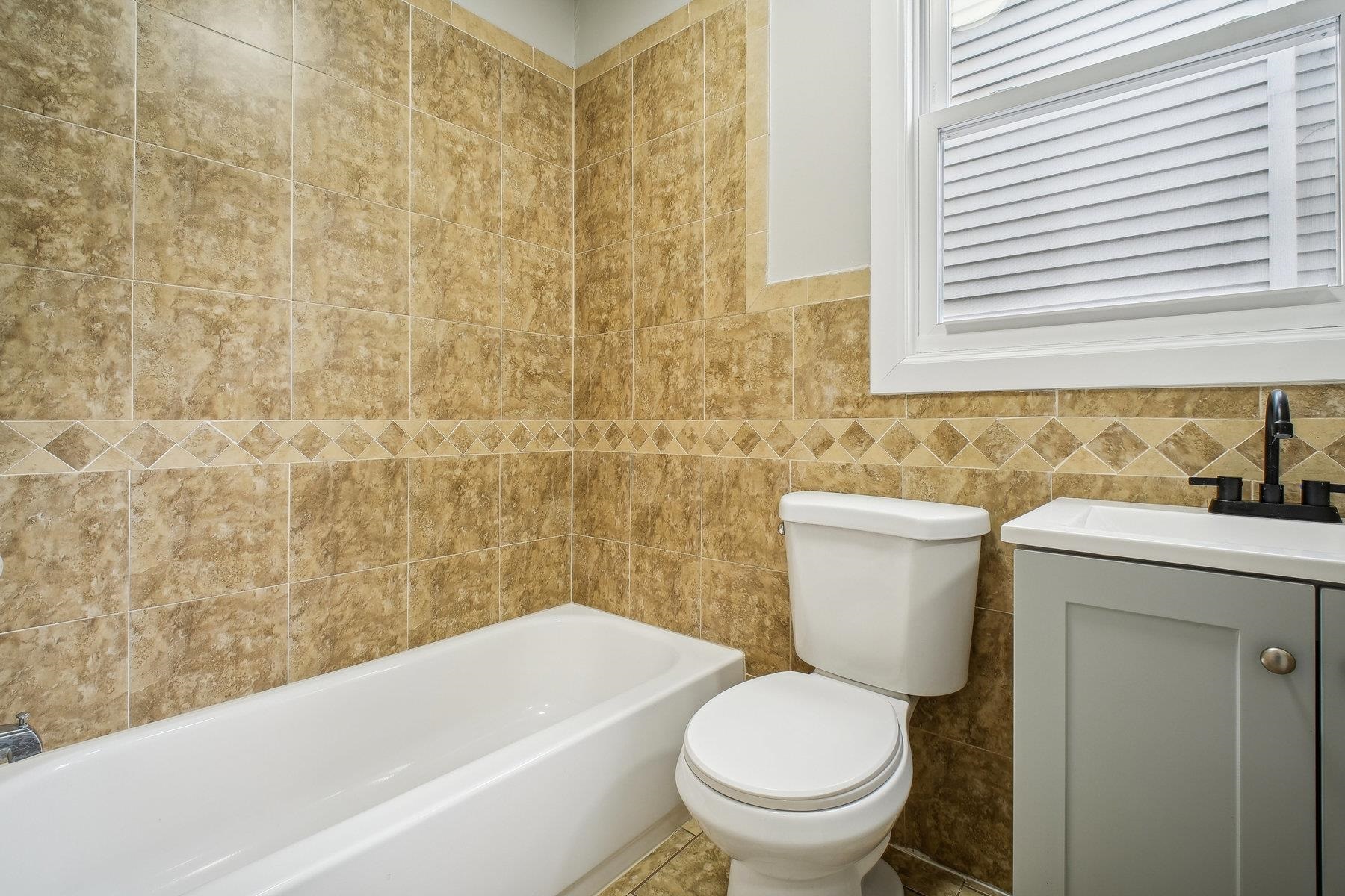 125 KEARNEY AVE Unit: 2