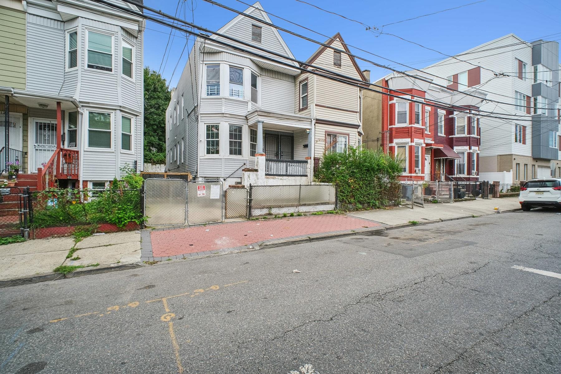 125 KEARNEY AVE Unit: 1