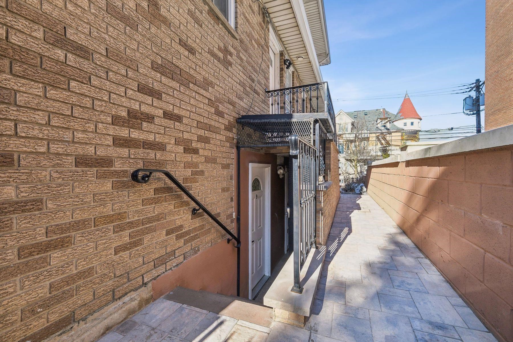 5 FULTON ST Unit: Ground