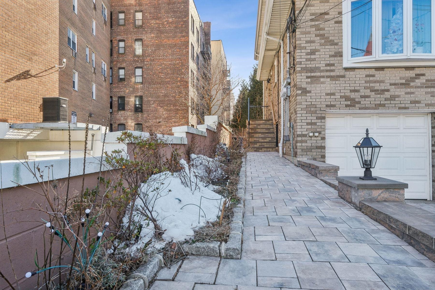 5 FULTON ST Unit: Ground