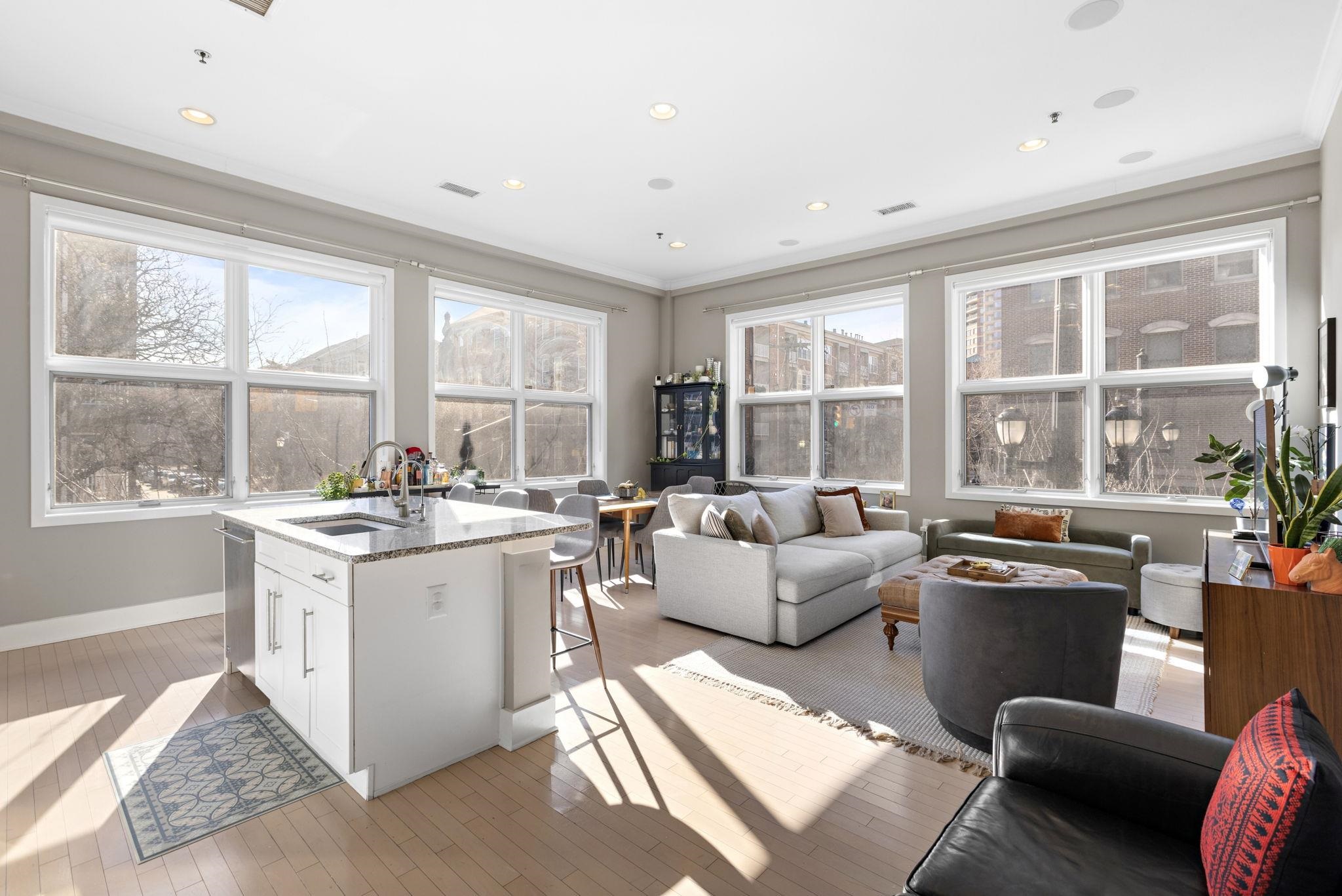 187 WARREN ST Unit: 208