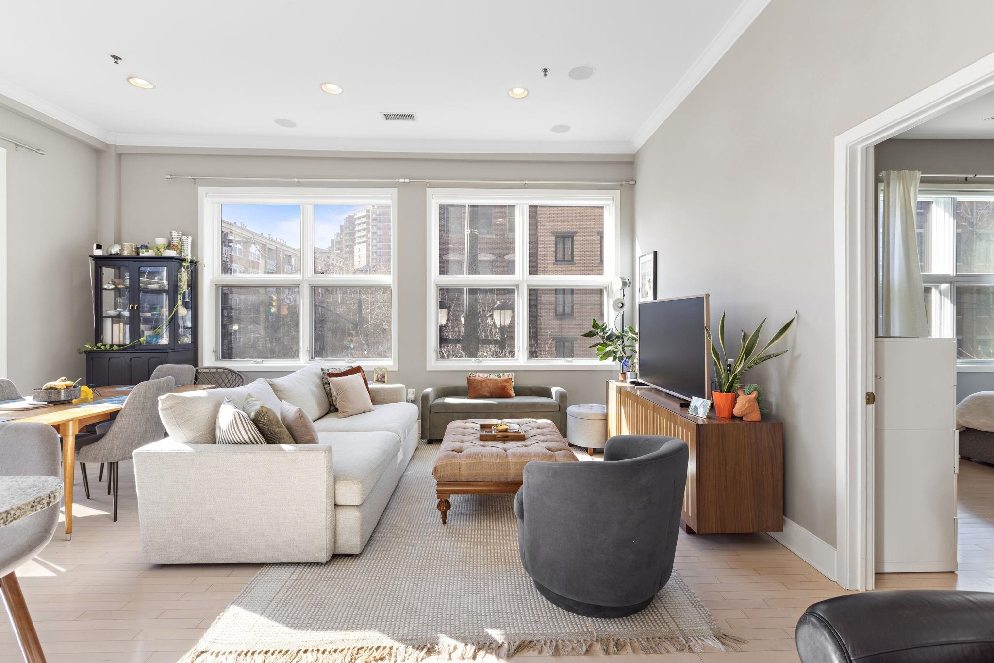 187 WARREN ST Unit: 208