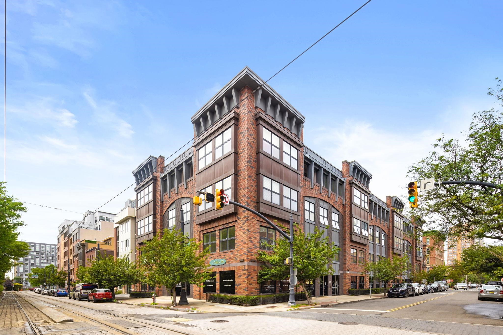 187 WARREN ST Unit: 208