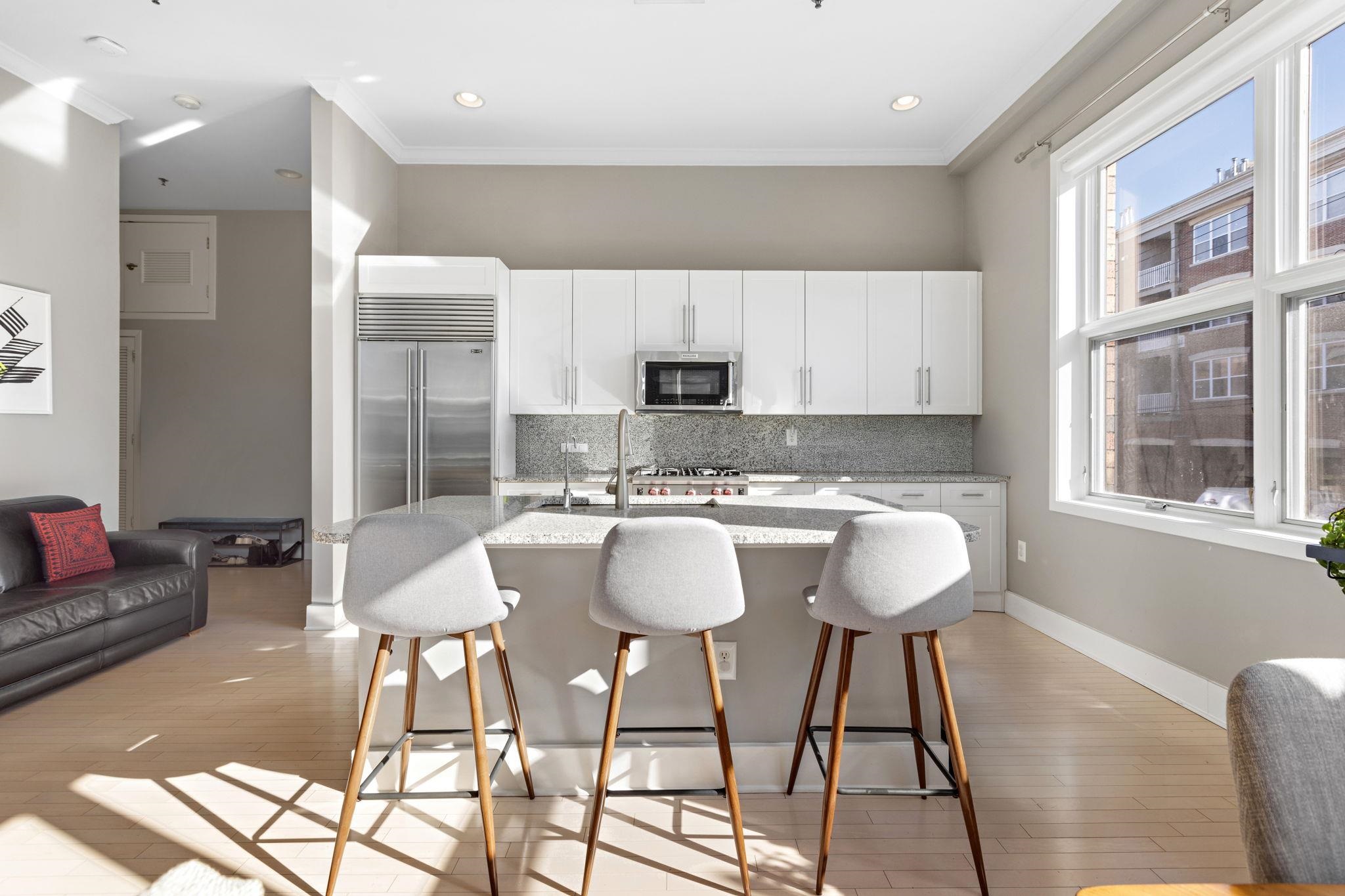 187 WARREN ST Unit: 208