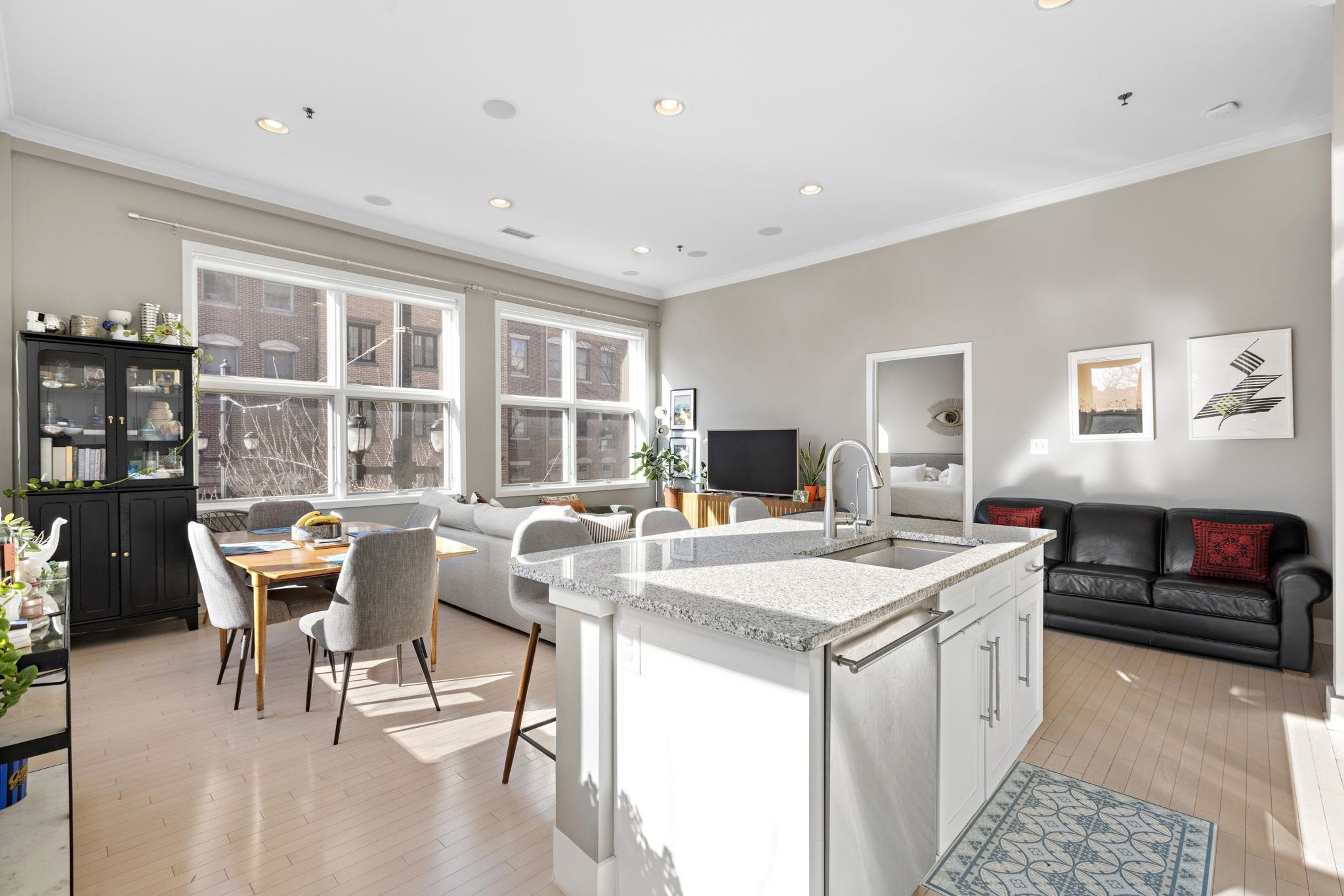 187 WARREN ST Unit: 208