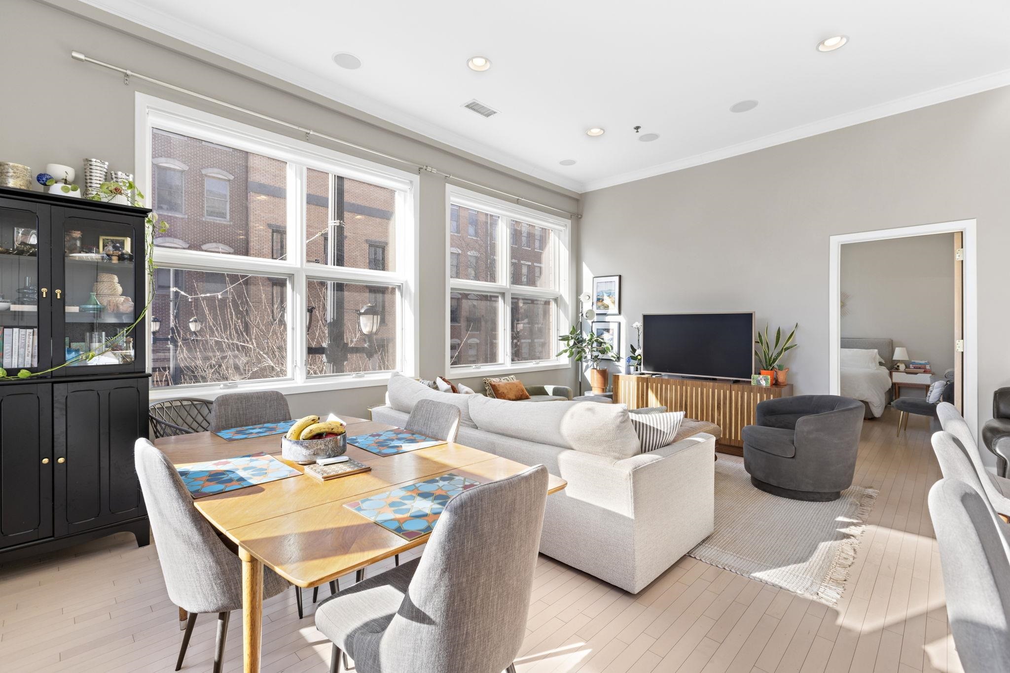 187 WARREN ST Unit: 208