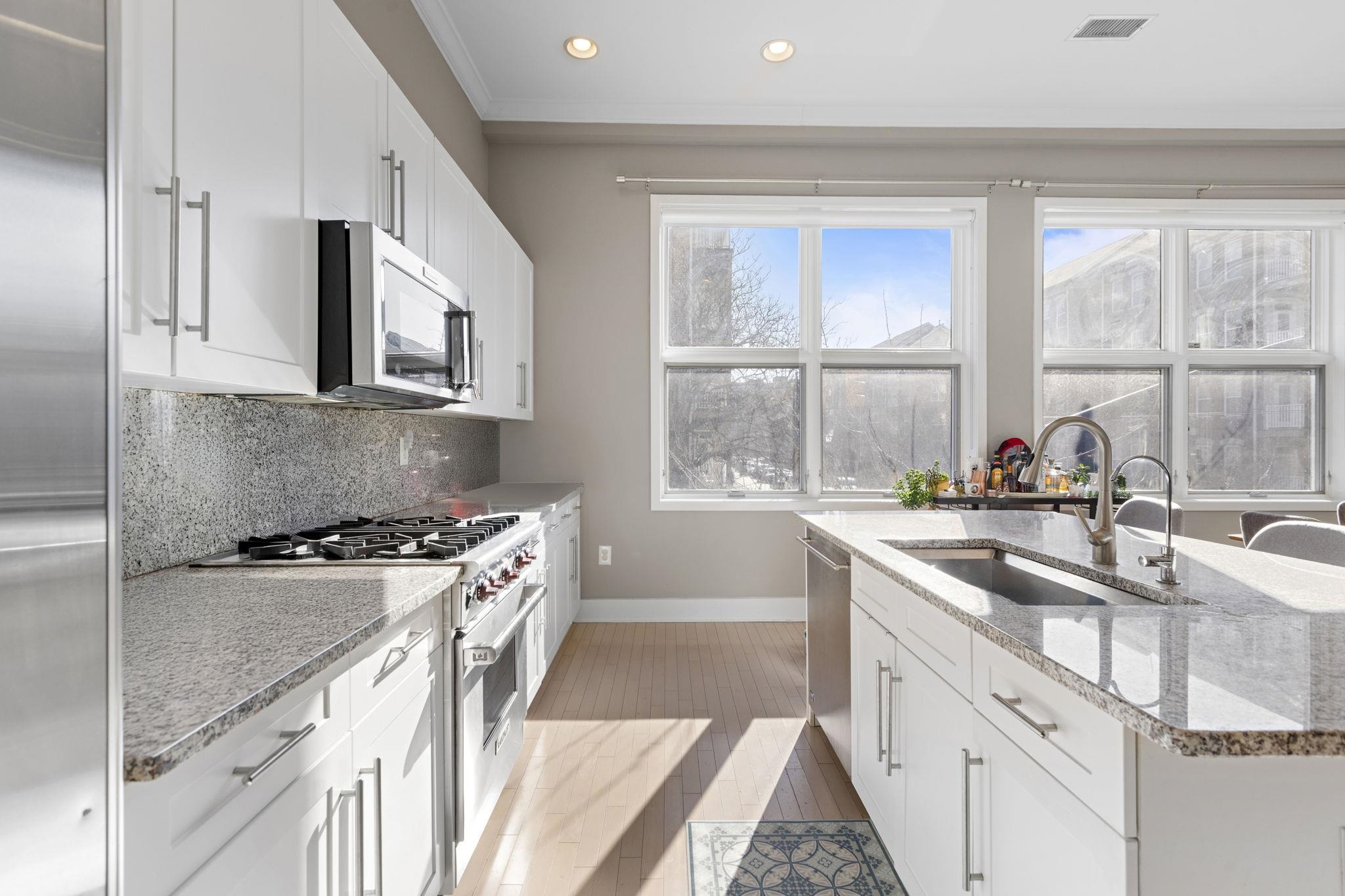 187 WARREN ST Unit: 208