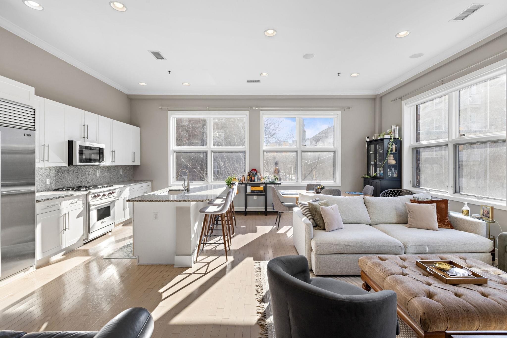 187 WARREN ST Unit: 208