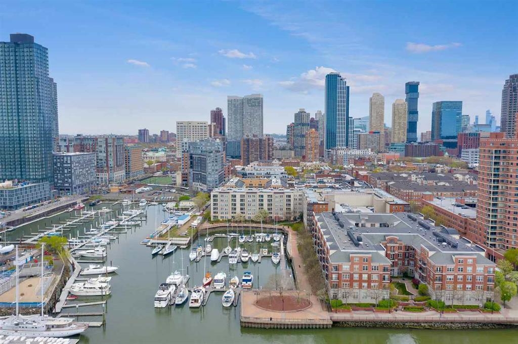 15 WARREN ST Unit: 424