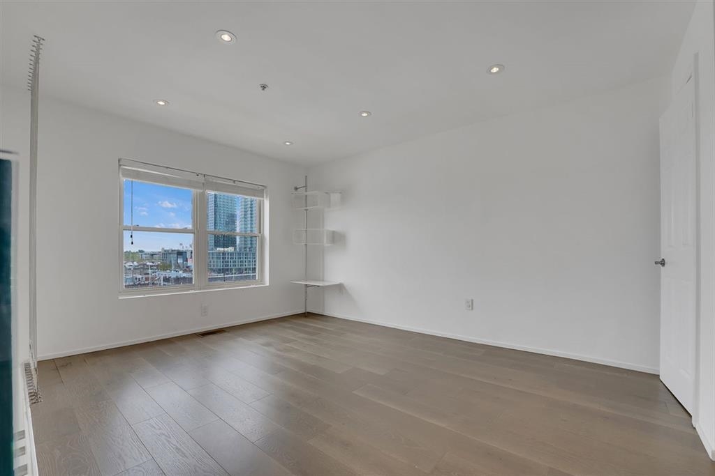 15 WARREN ST Unit: 424