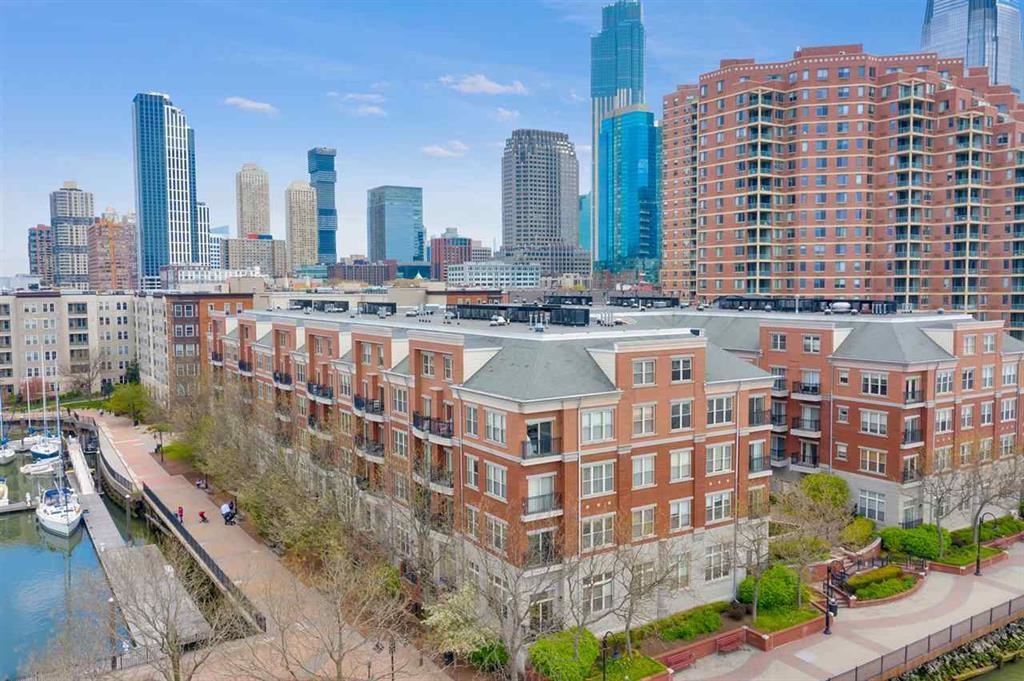 15 WARREN ST Unit: 424