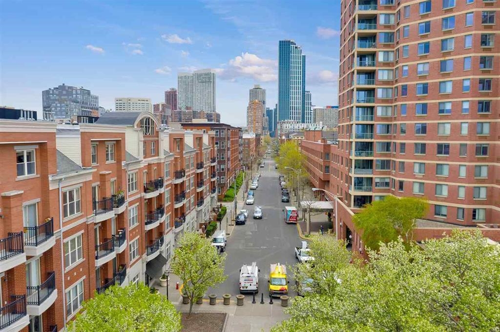 15 WARREN ST Unit: 424