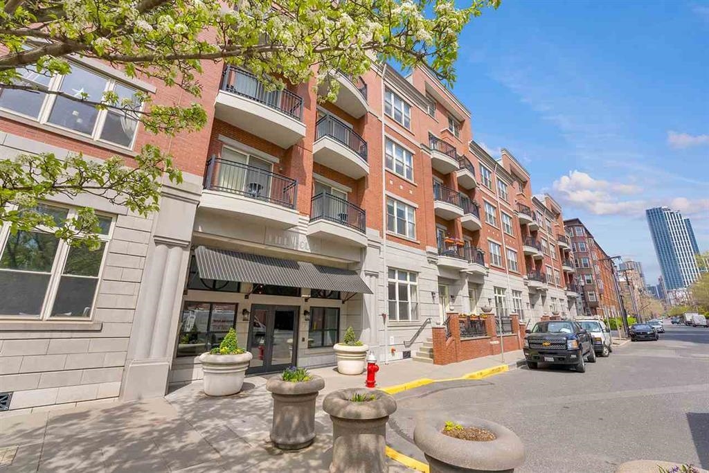 15 WARREN ST Unit: 424