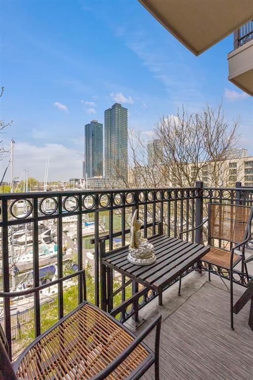 15 WARREN ST Unit: 424