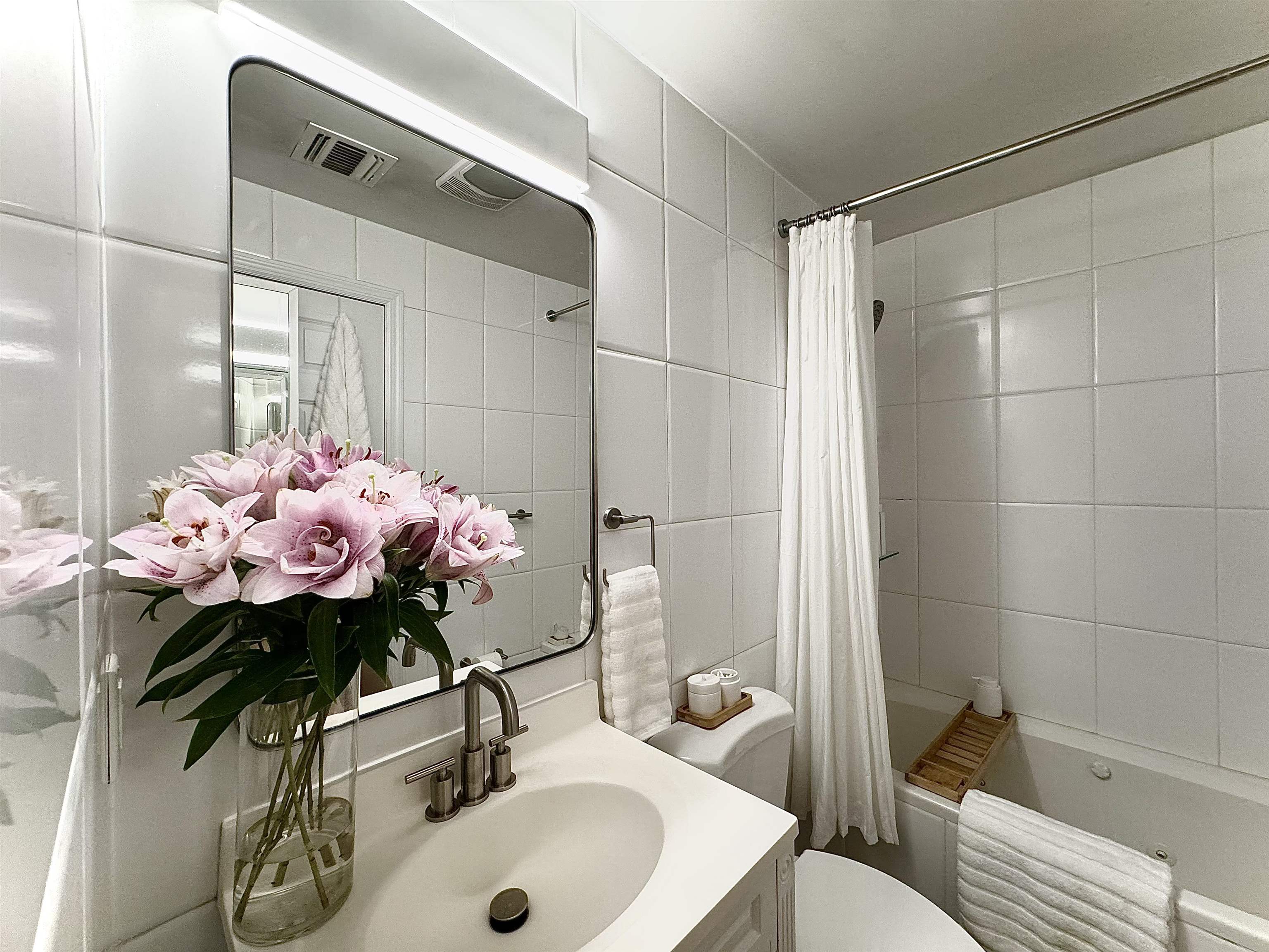 135 38TH ST Unit: 605