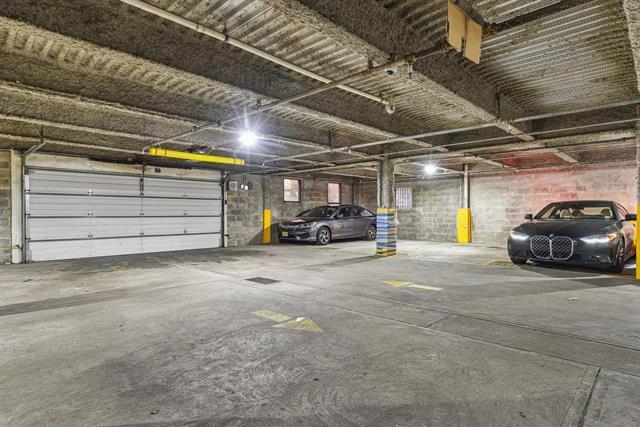 135 38TH ST Unit: 605