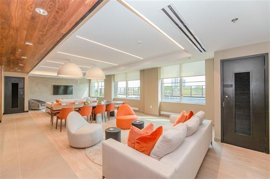 1000 MAXWELL LANE Unit: 11E