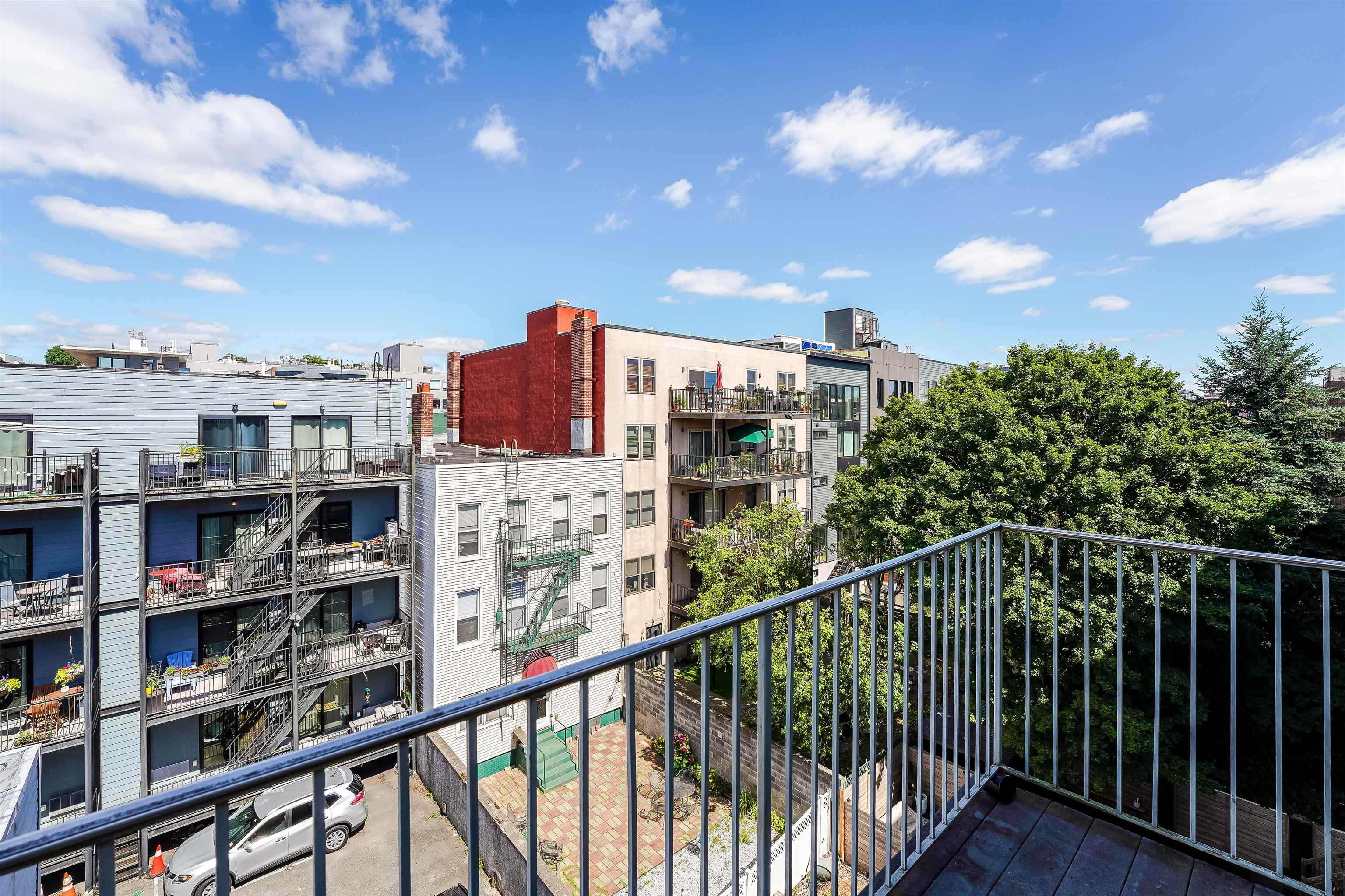 402 MADISON ST Unit: 4