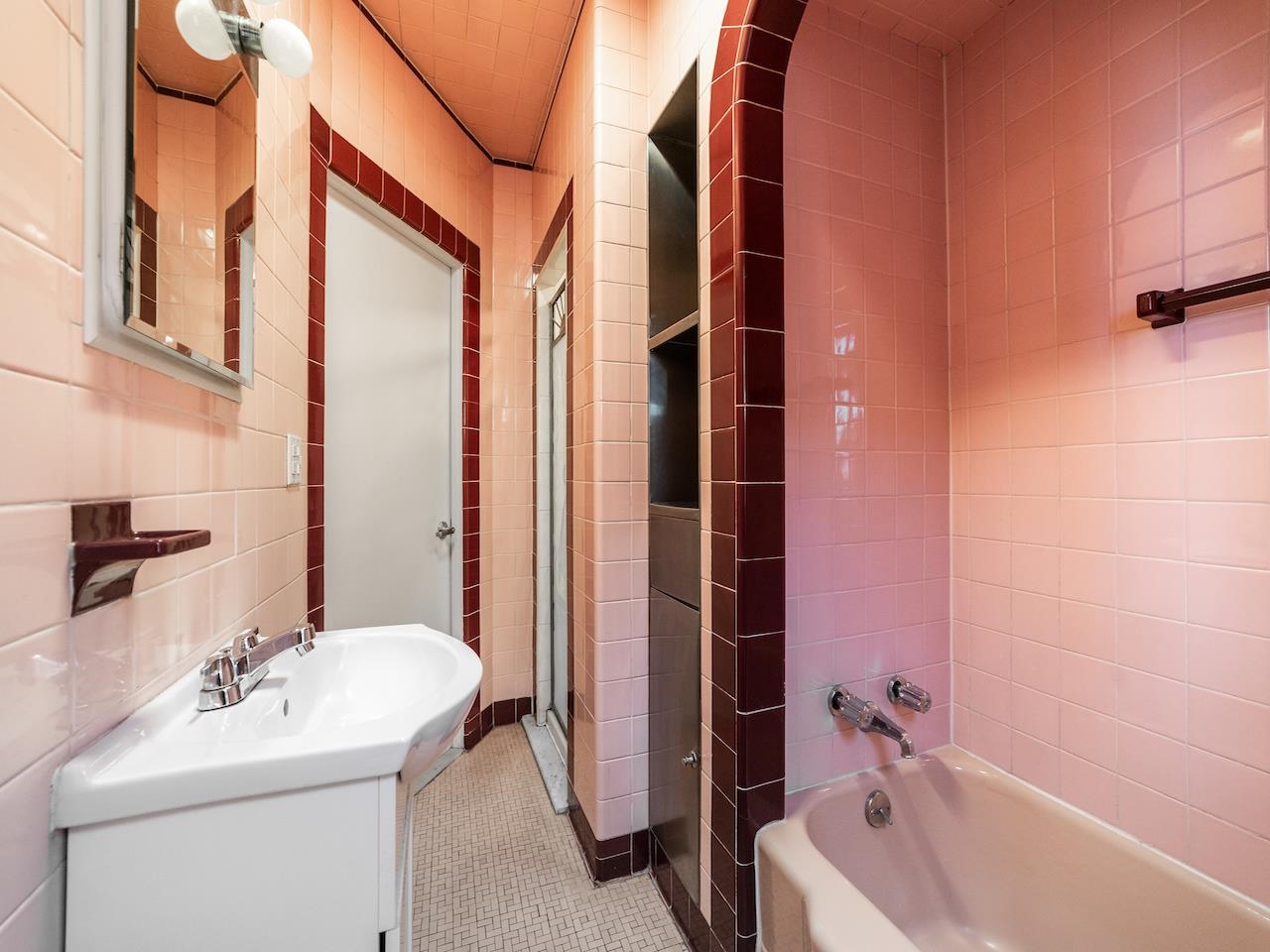 7501 BLVD EAST Unit: B