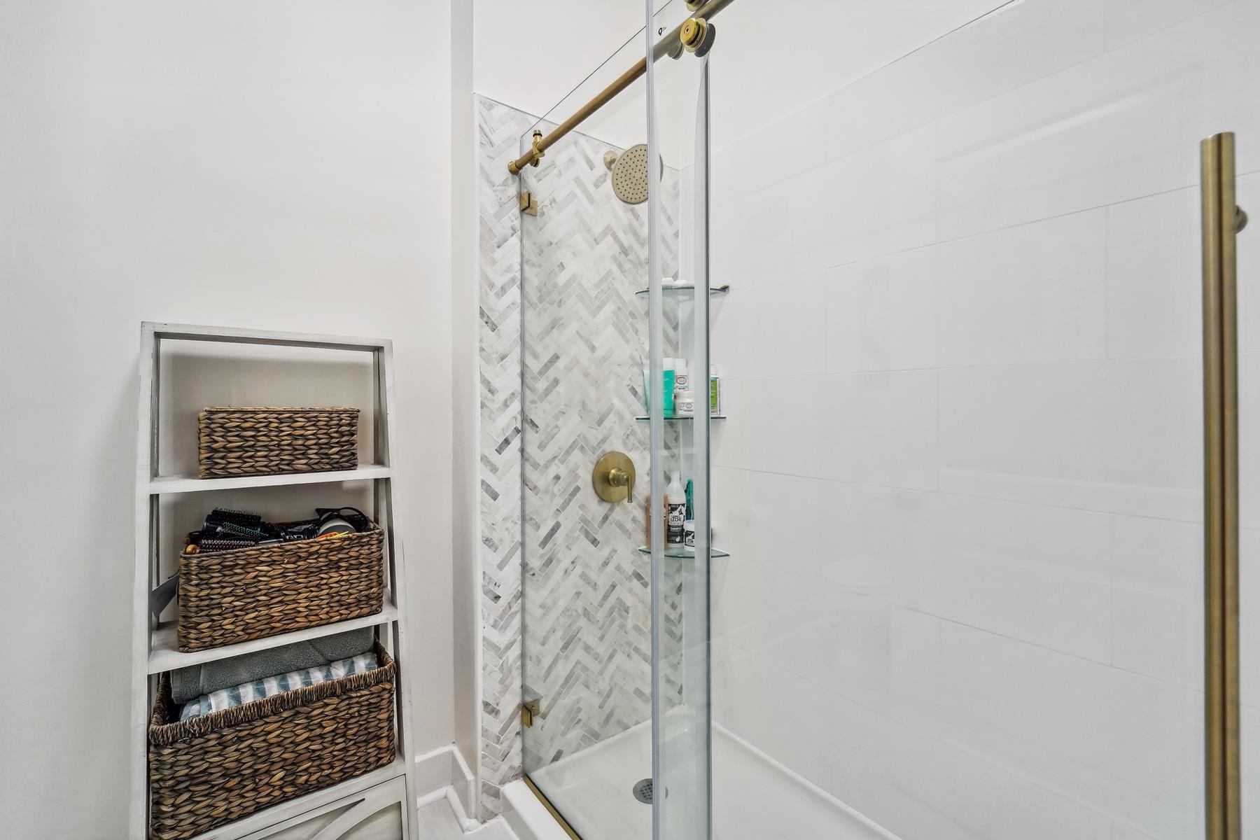 3 GREENWICH DR Unit: 107