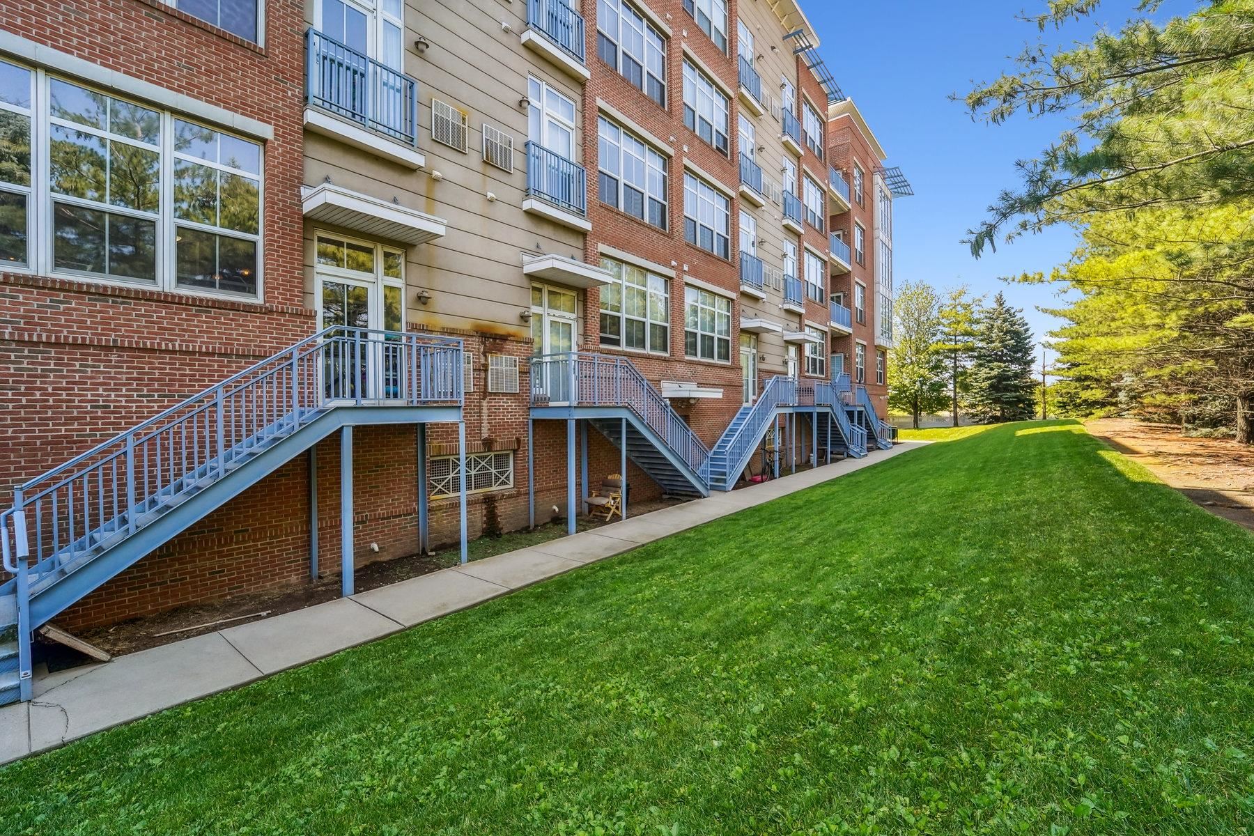 3 GREENWICH DR Unit: 107