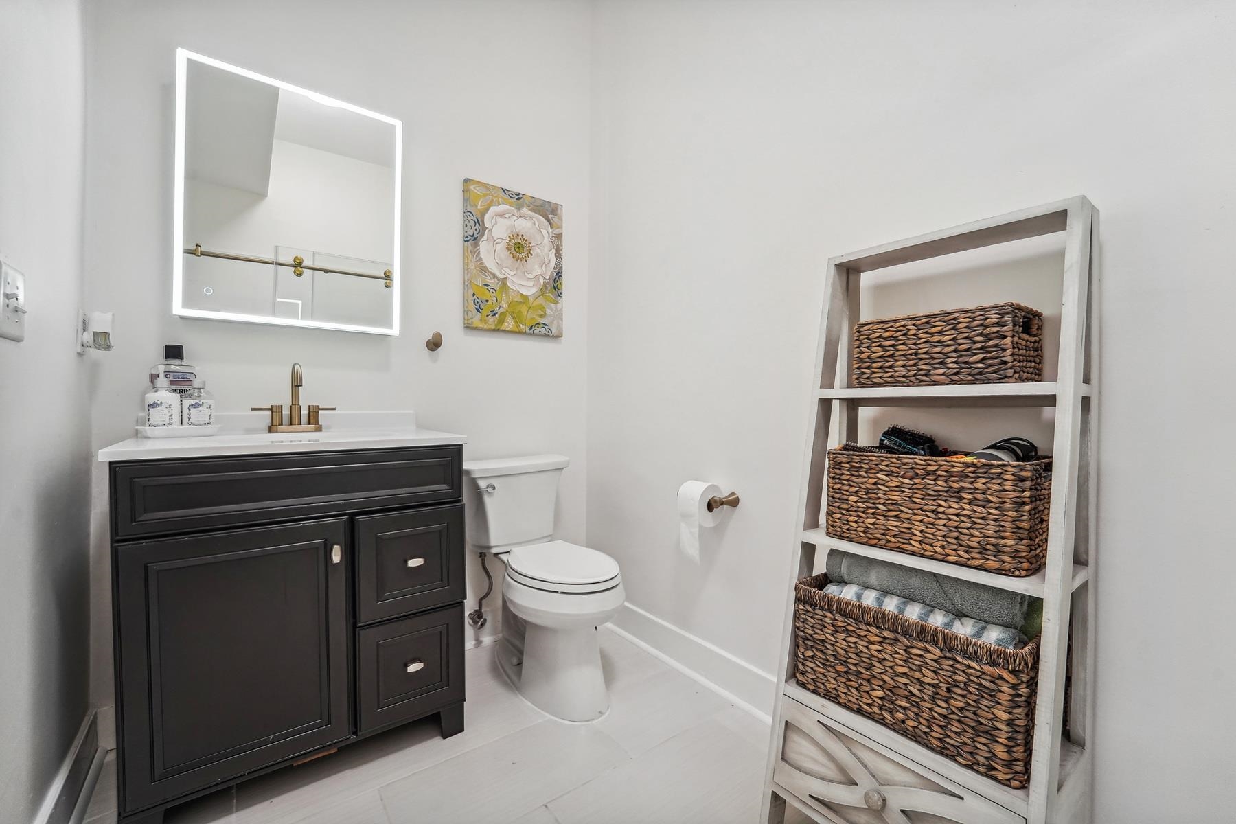 3 GREENWICH DR Unit: 107