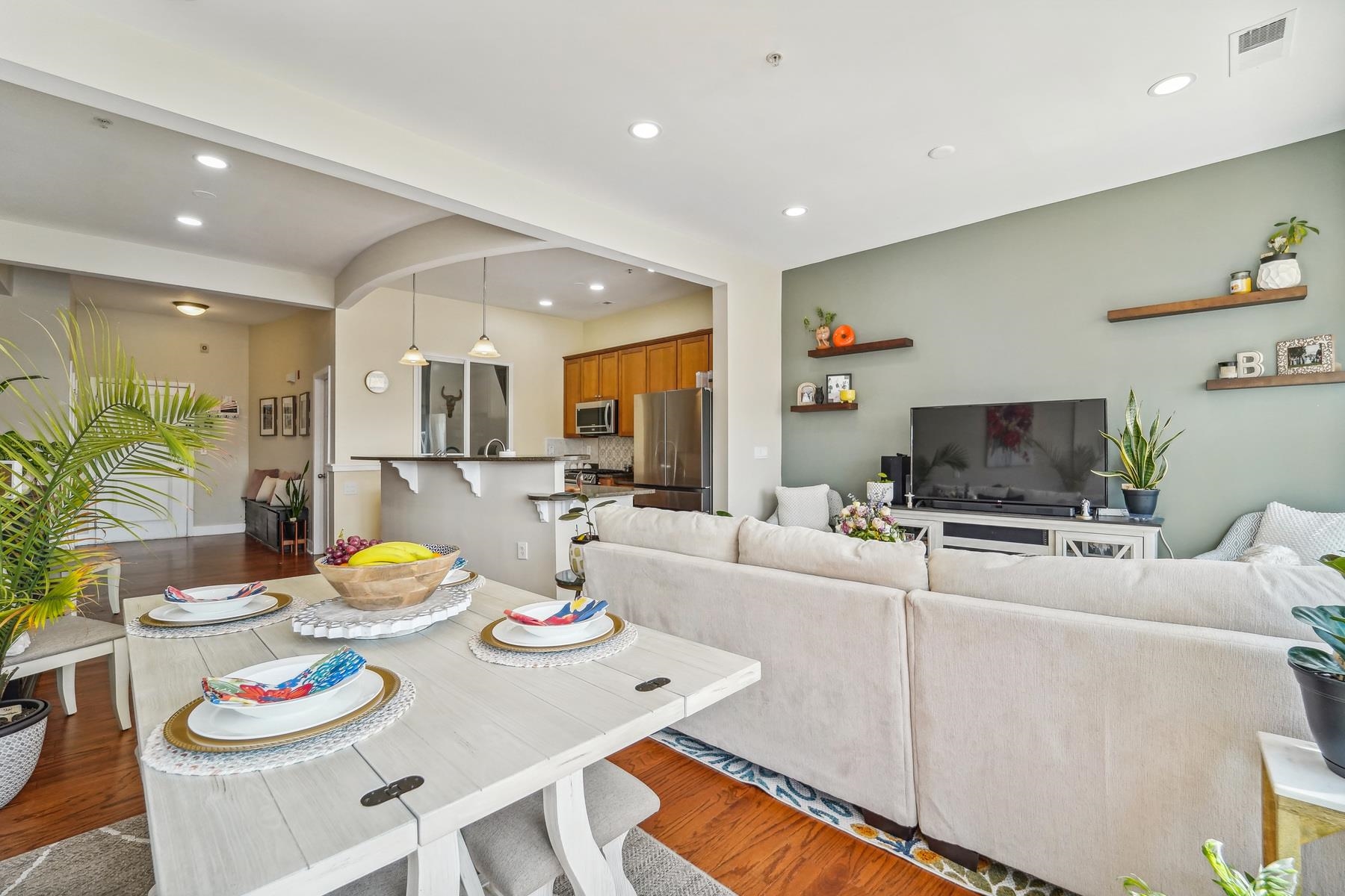 3 GREENWICH DR Unit: 107