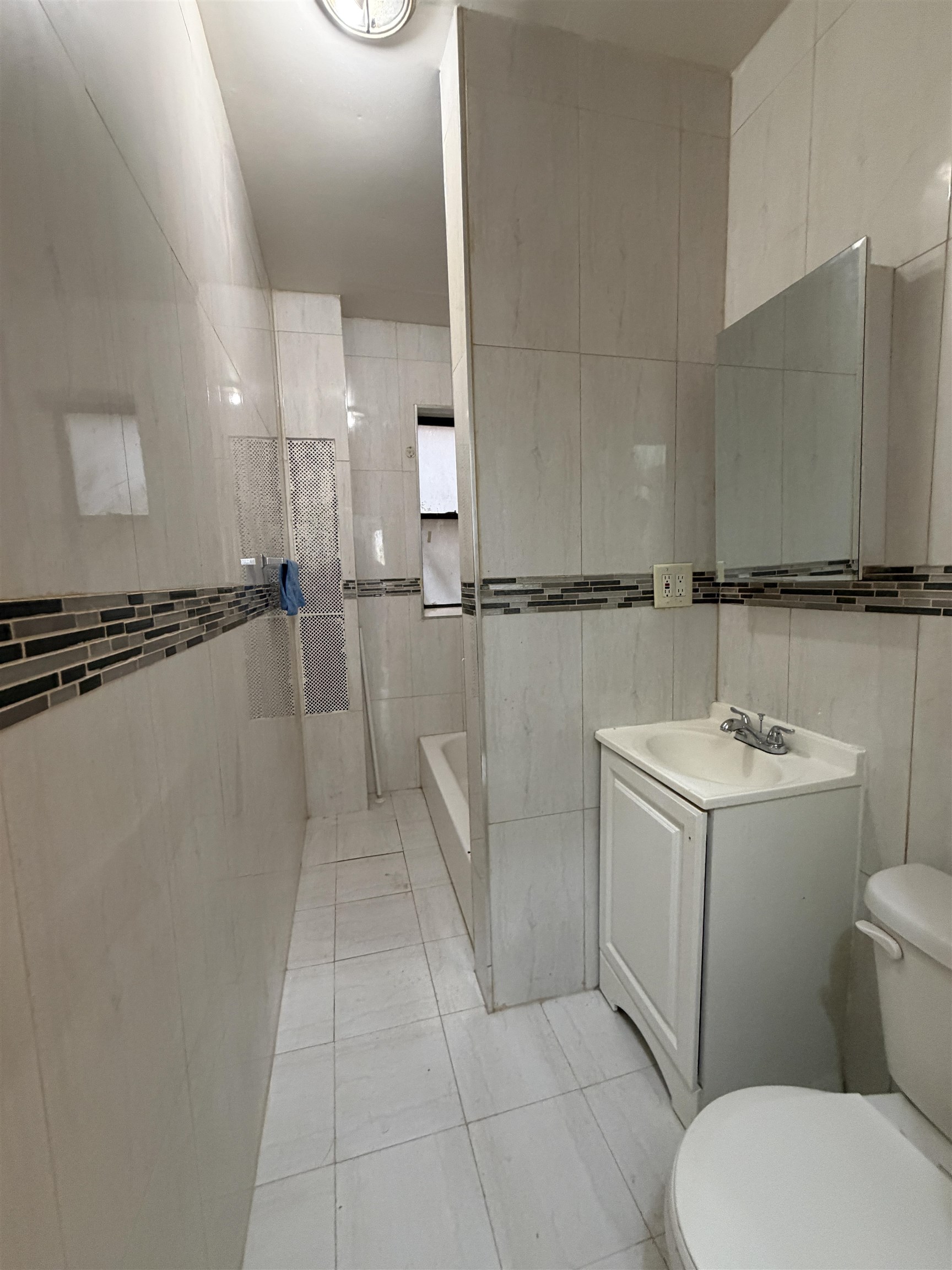 429 FAIRMOUNT AVE Unit: 111