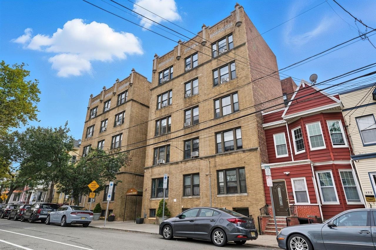 429 FAIRMOUNT AVE Unit: 111