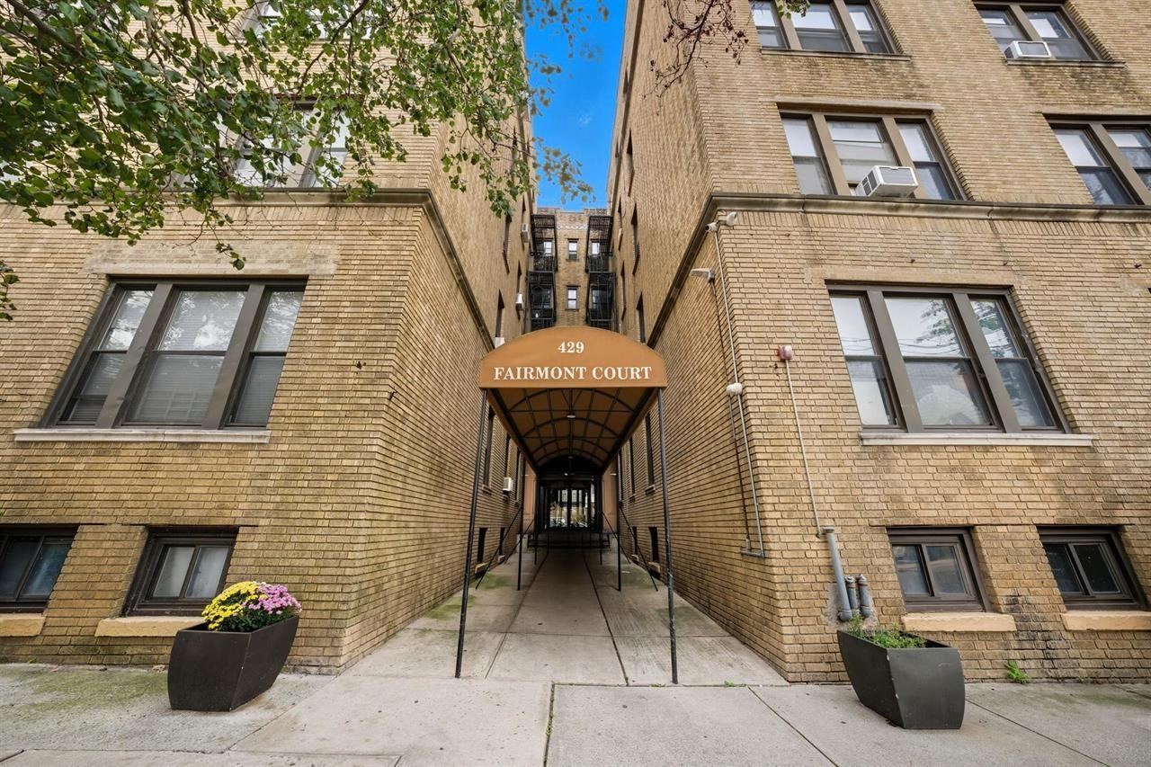 429 FAIRMOUNT AVE Unit: 111