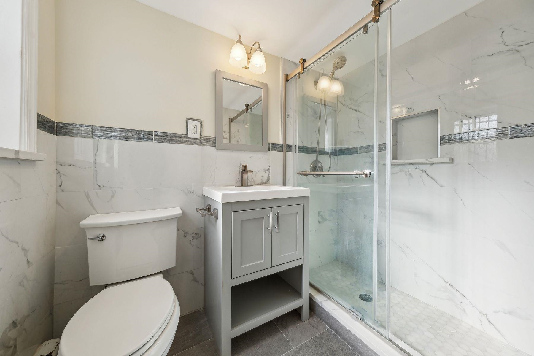 5 FULTON ST Unit: Ground