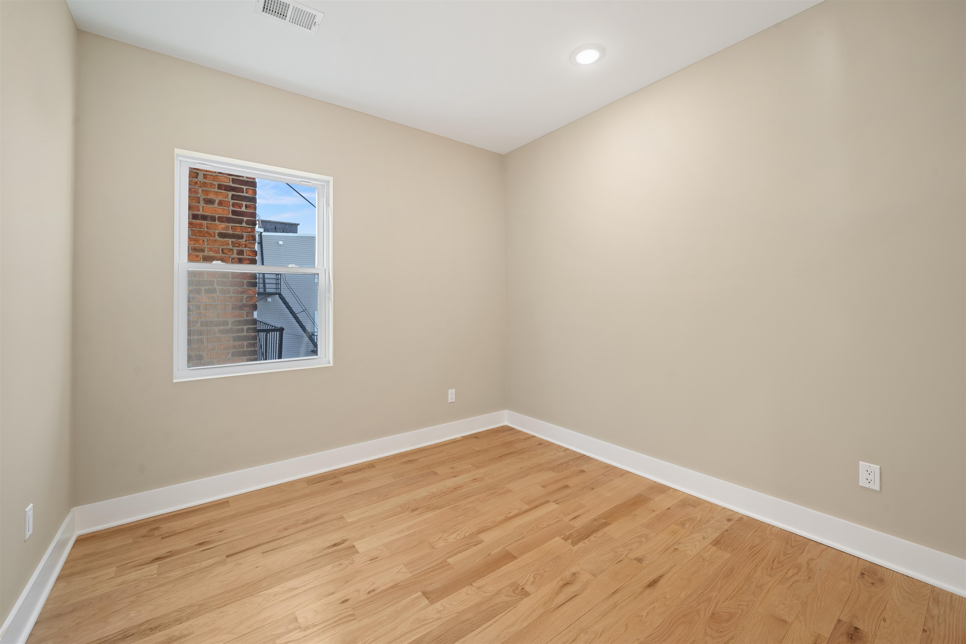32 ZABRISKIE ST Unit: 2