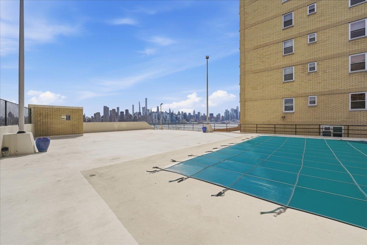 6600 BLVD EAST Unit: 5J