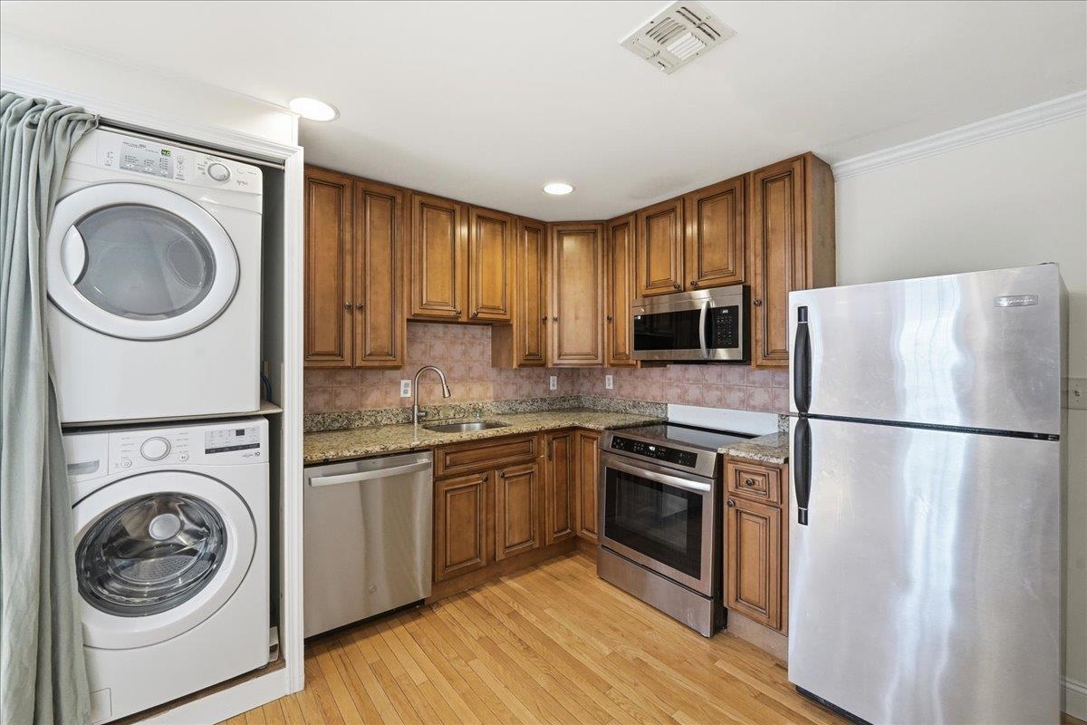 90 COURT HOUSE PL Unit: 2R