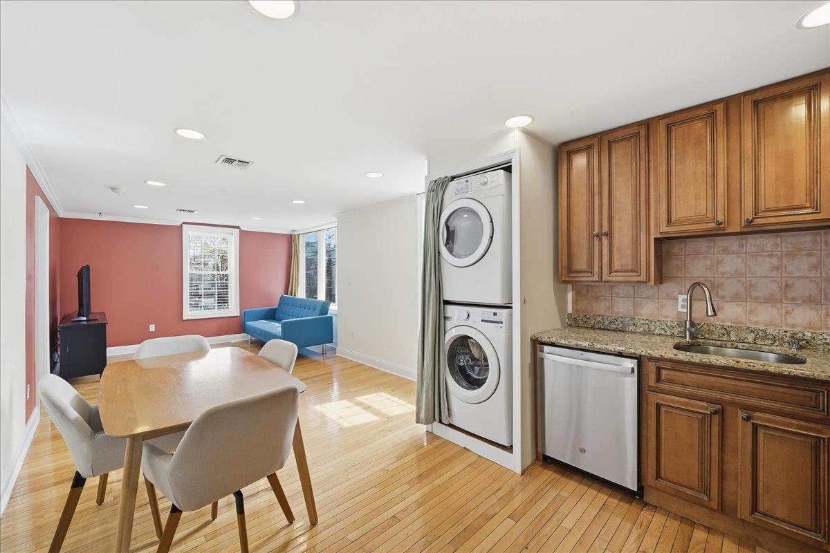 90 COURT HOUSE PL Unit: 2R