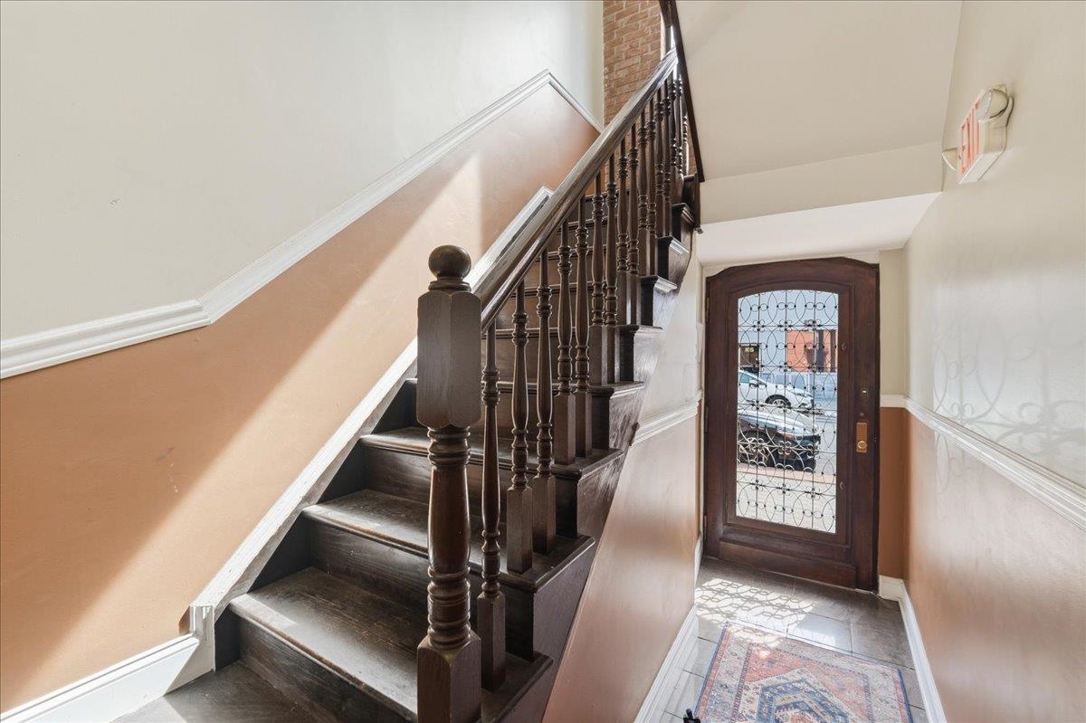 90 COURT HOUSE PL Unit: 2R