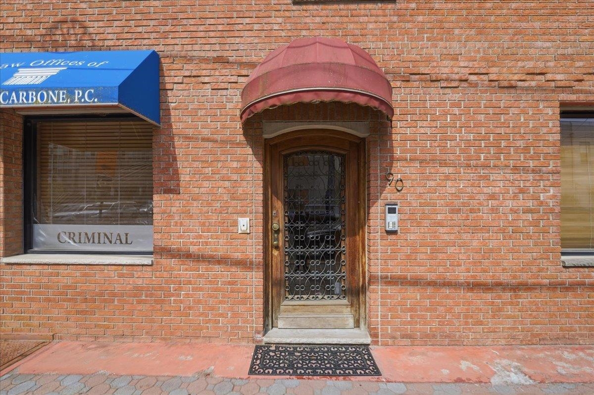 90 COURT HOUSE PL Unit: 2R