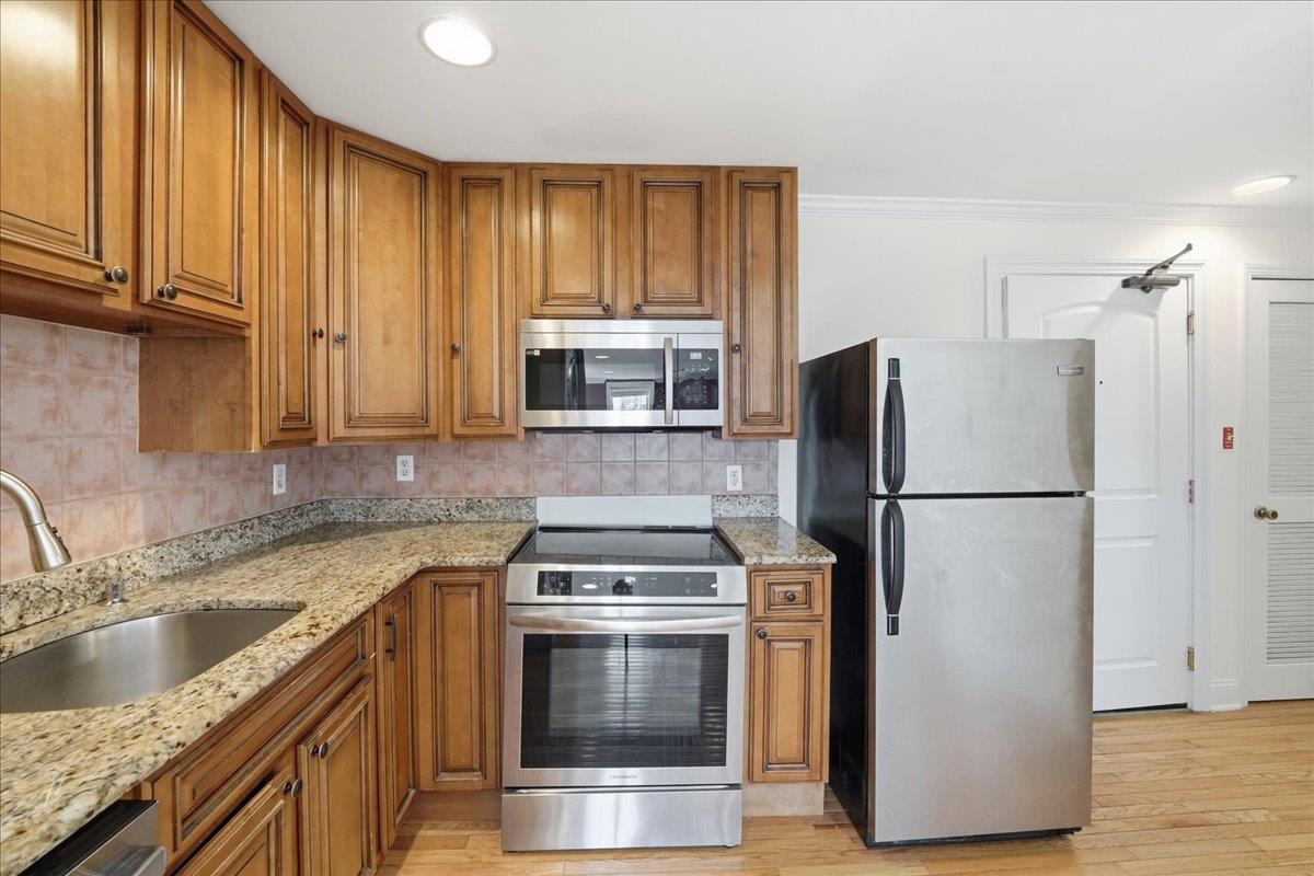 90 COURT HOUSE PL Unit: 2R