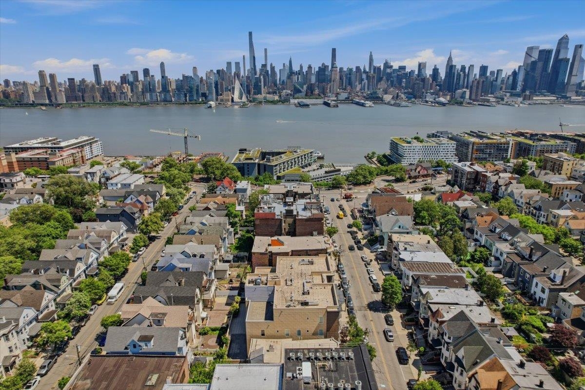 34-40 48TH ST Unit: 2B