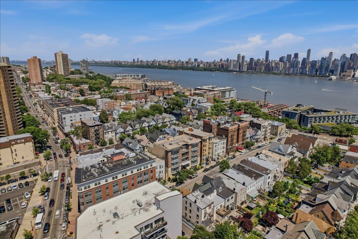 34-40 48TH ST Unit: 2B