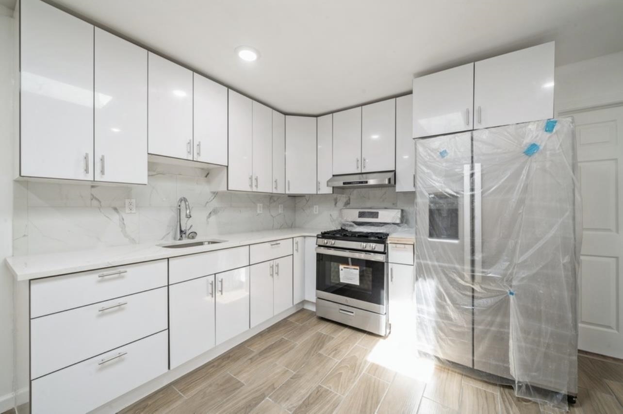18 WALLIS AVE Unit: 3