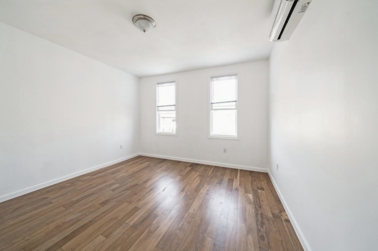 18 WALLIS AVE Unit: 3