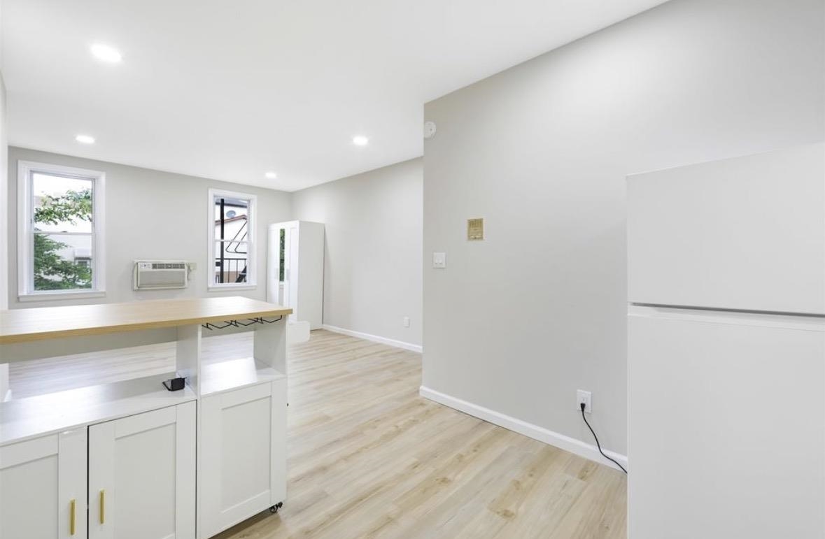 40 BEACON AVE Unit: 3