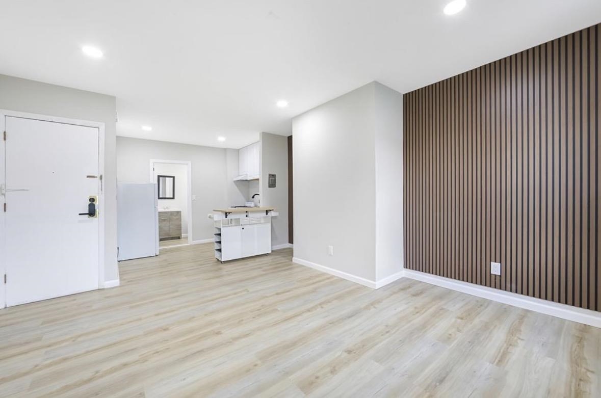 40 BEACON AVE Unit: 3