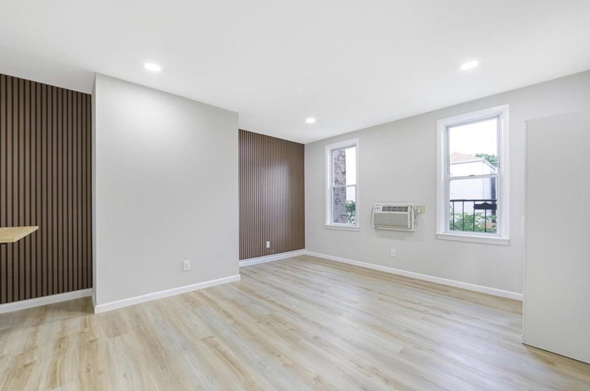 40 BEACON AVE Unit: 3