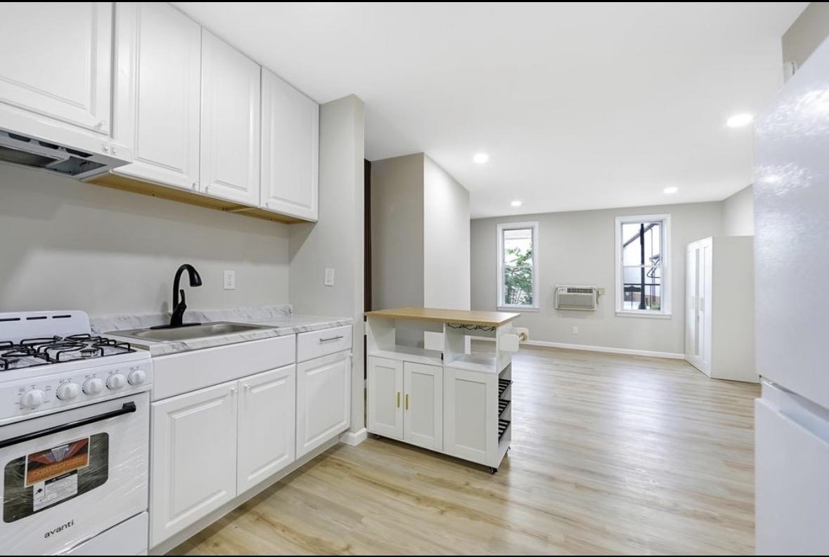 40 BEACON AVE Unit: 3