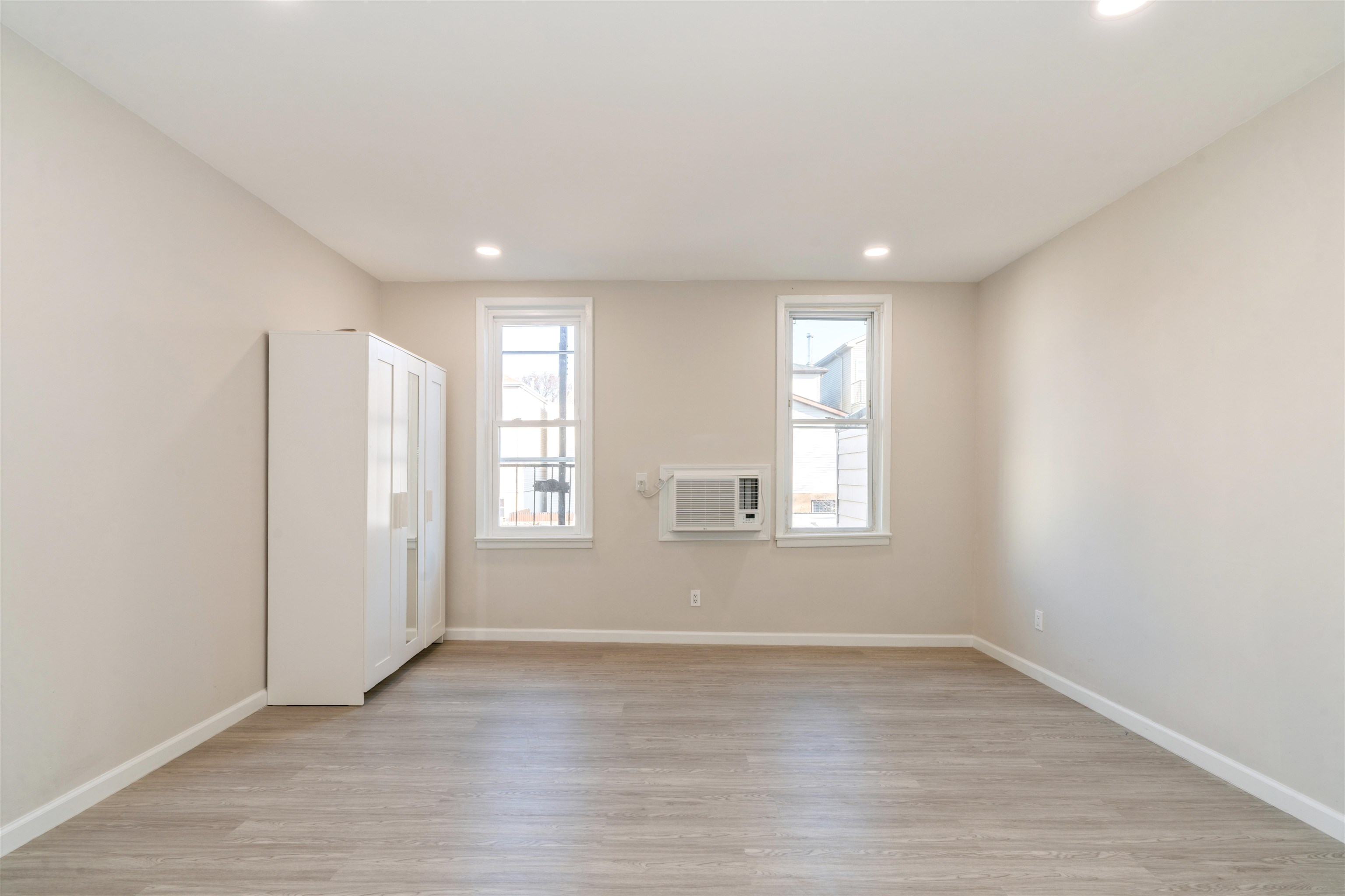 40 BEACON AVE Unit: 4