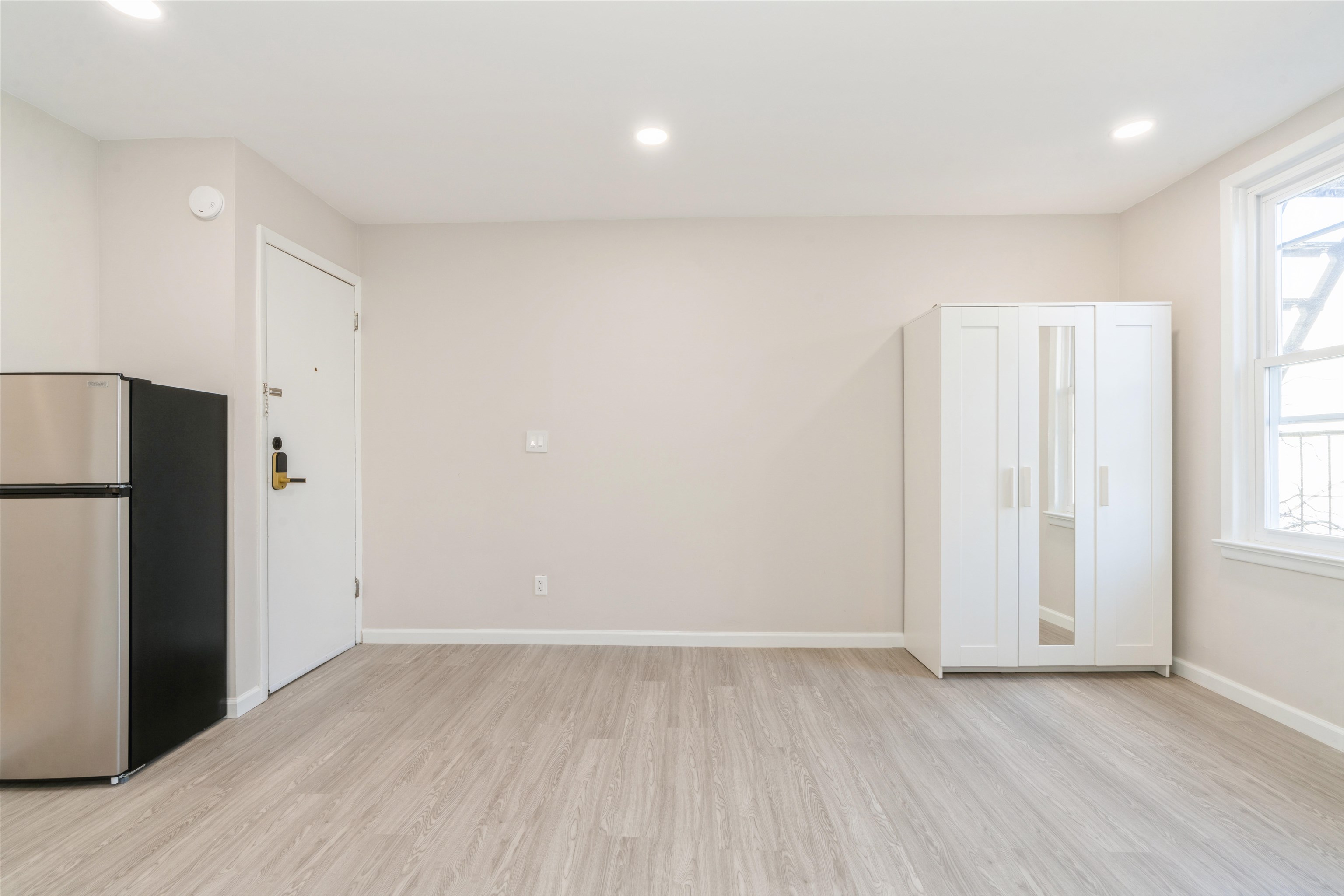 40 BEACON AVE Unit: 4
